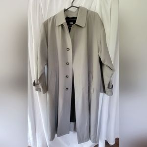 London Fog men's beige trench coat 42 reg